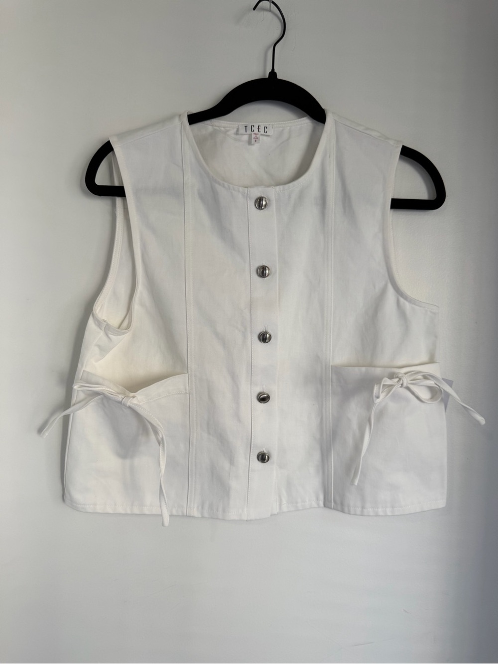 TCEC White Sleeveless Button-Front Tie-Pocket Vest Top
